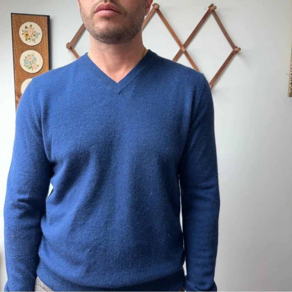Bloomingdales Cashmere Blue V-Neck Sweater